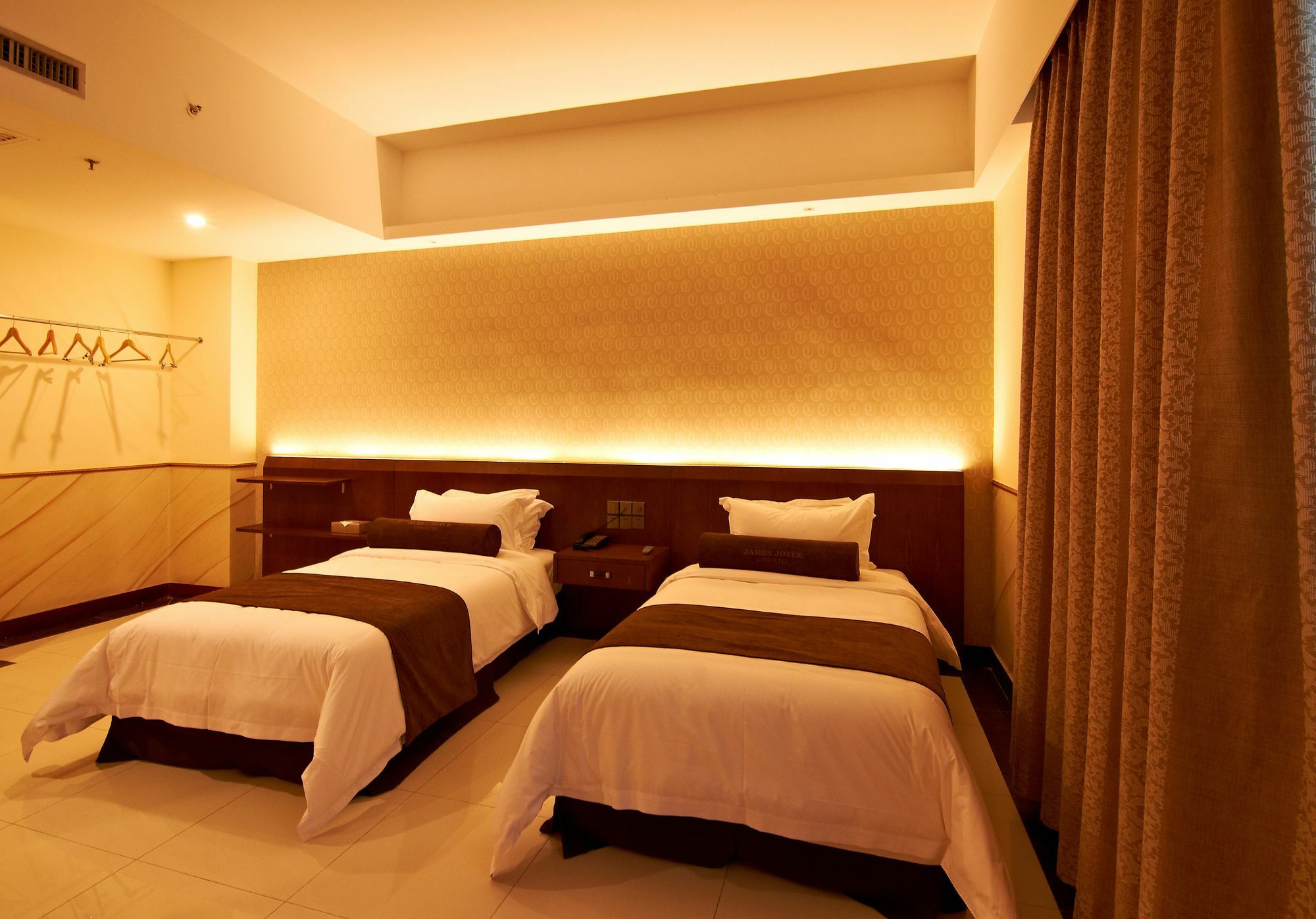 James Joyce Coffetel Hotel Guangzhou Shi Jing City Square Branch מראה חיצוני תמונה